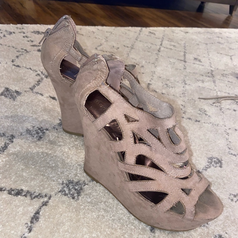 Nude open toe wedges